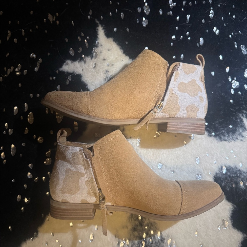 Toms Brand New Tan Suede Ankle Booties with Patterned Heel